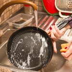 Zamiast wyrzucać zalewam colą. Tak rozwiązuję częsty kuchenny problem