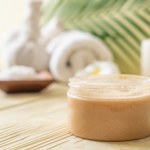 Zamiast wyrzucać, zrób peeling. Skóra będzie gładka, a ty nie wydasz ani grosza