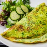 Zamiast zapychać się chlebem, zrób pożywnego wrapa. Nie ma mąki, same zdrowe składniki i syci na długo