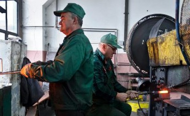 Zamiast zwalniać mają płacić połowę pensji. Resztę dopłaci rząd