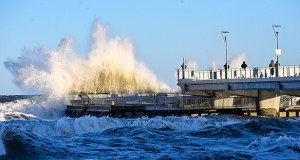 Zamiecie śnieżne, wichury i wzrost poziomu wód. Alerty IMGW