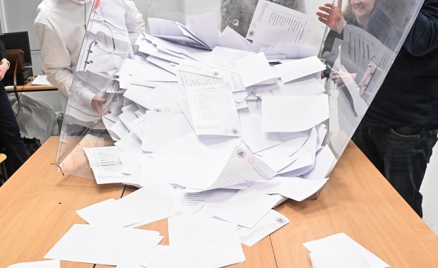 Zamienili wyniki wyborów. Pracownicy komisji odpowiedzą przed sądem