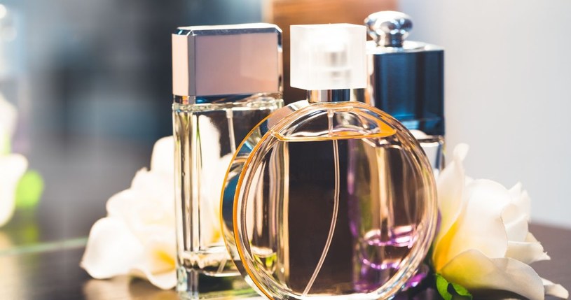 Zamienniki znanych perfum to ekonomiczny sposób na znalezienie dla siebie idealnej nuty zapachowej /adobestock /INTERIA.PL