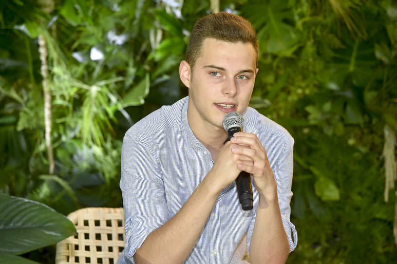 "Zamierzam podjąć studia aktorskie albo dziennikarskie" - mówi 19-letni Adam Zdrójkowski /materiały prasowe