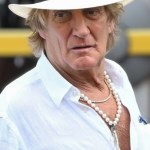 Zamieszanie na koncercie Roda Stewarta. Nagle przerwał występ, wszystko stało się tuż pod sceną