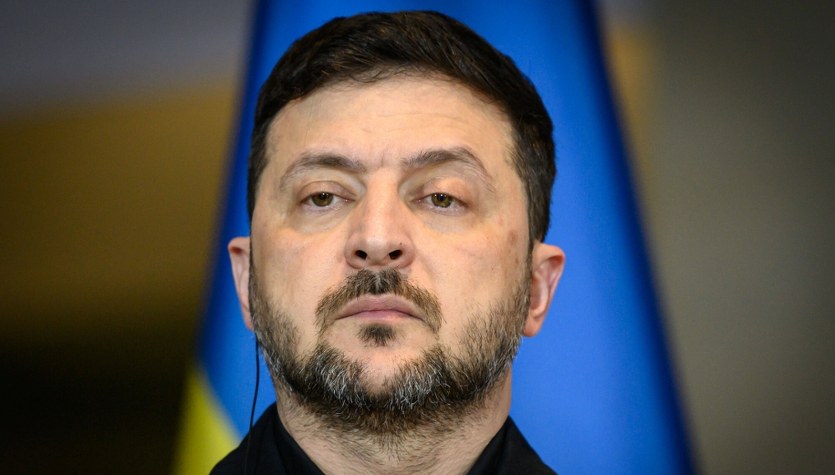 Zamieszanie przed wizytą Zełenskiego w Polsce. Polityczny ping-pong między kancelariami