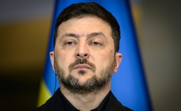 Zamieszanie przed wizytą Zełenskiego w Polsce. Polityczny ping-pong między kancelariami