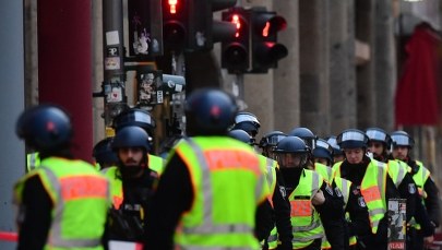 Zamieszanie przy Checkpoint Charlie w Berlinie. Nie potwierdziły się informacje o strzałach