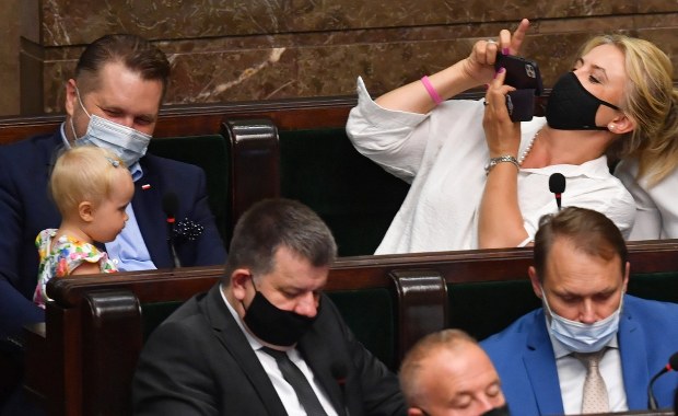 Zamieszanie w Sejmie. Powodem… niemowlę