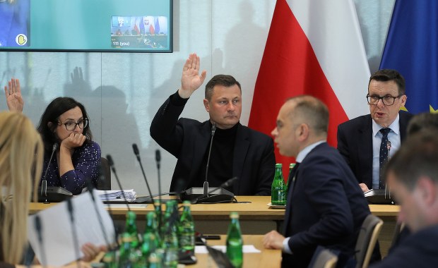 Zamieszanie w Sejmie. Wróciły ustawy sądowe, opozycja wygrała dwa głosowania