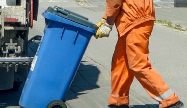 Zamieszanie z opłatami za śmieci. RPO chce jasnych zasad od MKiŚ