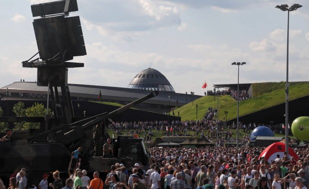 Zamieszanie z pociągami na Śląsku. Chętni nie mogli dojechać na defiladę