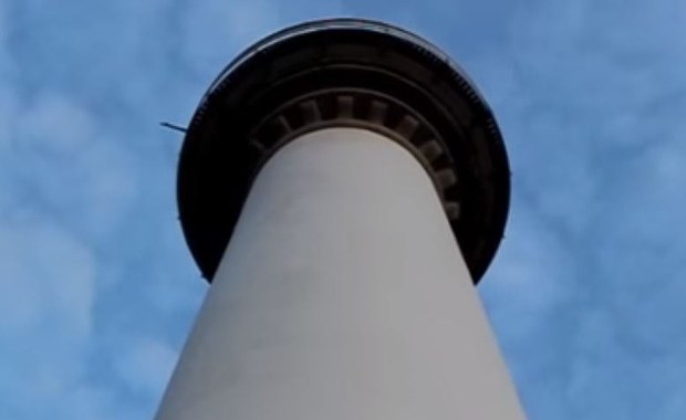 Zamieszkaj w latarni morskiej! Jest nawet basen i sauna