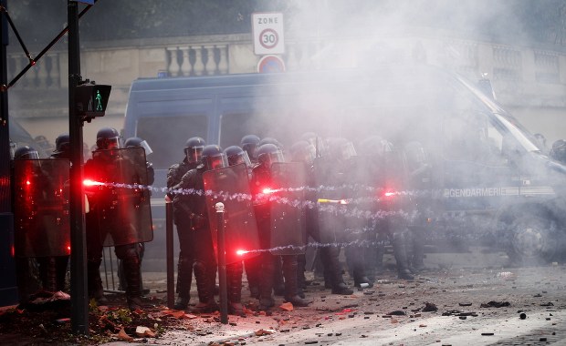 Zamieszki podczas demonstracji lekarzy i pielęgniarek w Paryżu 