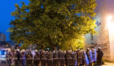 Zamieszki przed komisariatem policji we Wrocławiu 