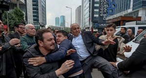 Zamieszki przed siedzibą opozycyjnej partii. W ruch poszły gumowe kule i gaz łzawiący