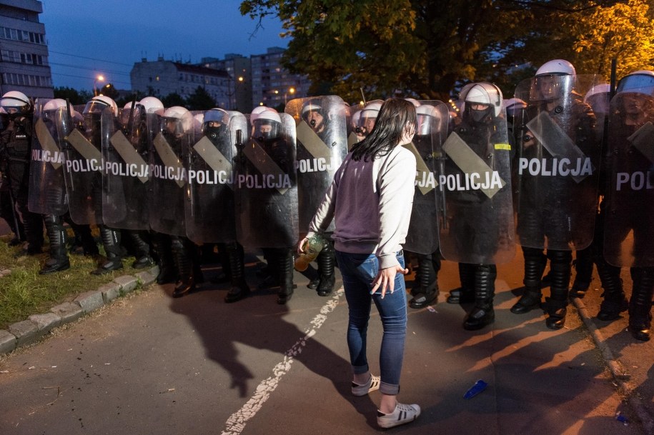 Zamieszki przy ul. Trzemeskiej /Maciej Kulczyński /PAP
