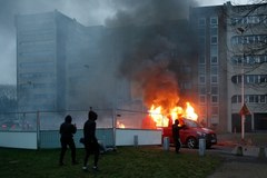 Zamieszki w Bobigny. Płonęły samochody i budynki