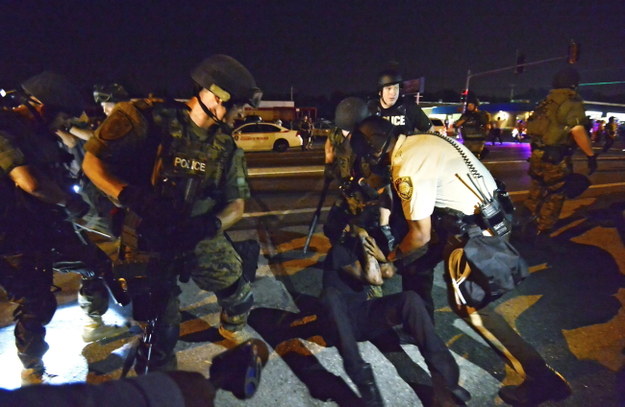 Zamieszki w Ferguson trwają od 11 dni /LARRY W. SMITH /PAP/EPA