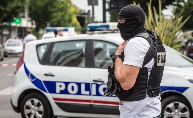 Zamieszki w imigranckim getcie we Francji. Wybuchły starcia z policją