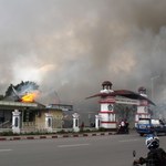 Zamieszki w Indonezji: Dziesiątki rannych i 20 ofiar śmiertelnych 