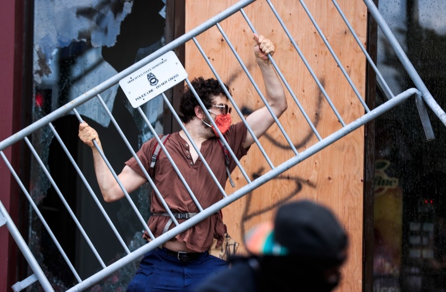 Zamieszki w Minneapolis /TANNEN MAURY  /PAP/EPA