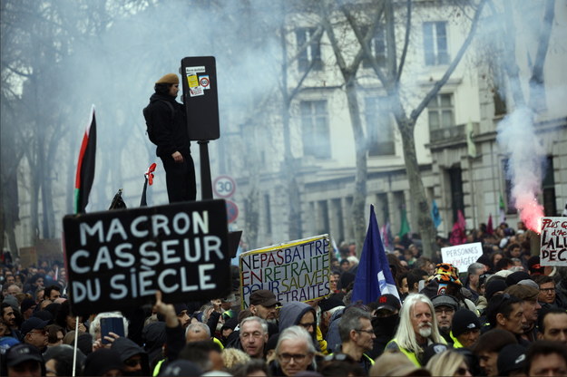 Zamieszki w Paryżu /YOAN VALAT  /PAP/EPA