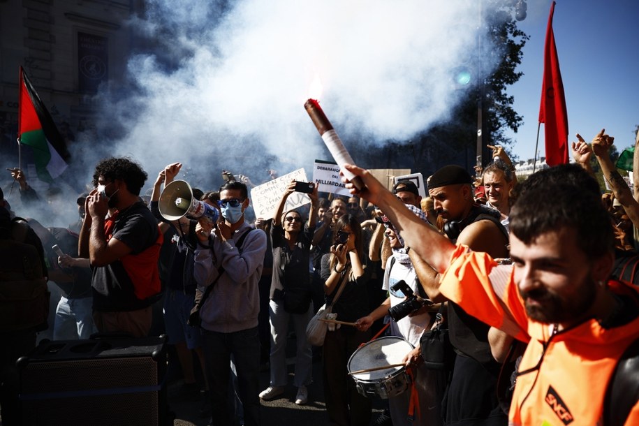 Zamieszki w Paryżu /PAP/EPA/YOAN VALAT /PAP/EPA