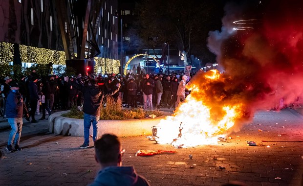 Zamieszki w Rotterdamie. Służby informują o rannych 