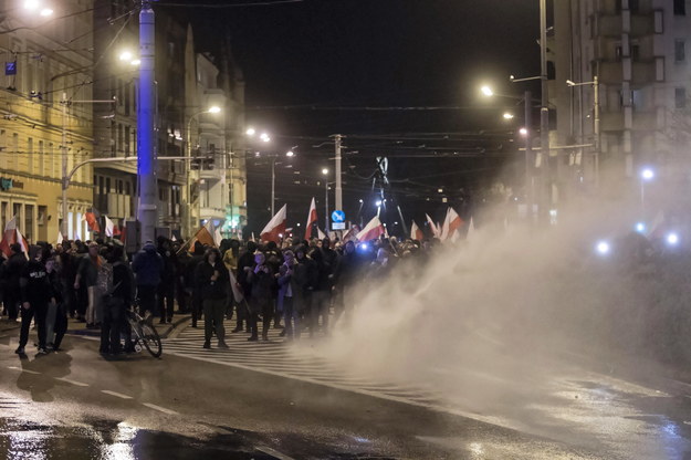 Zamieszki w trakcie marszu we Wrocławiu /Aleksander Koźmiński /PAP