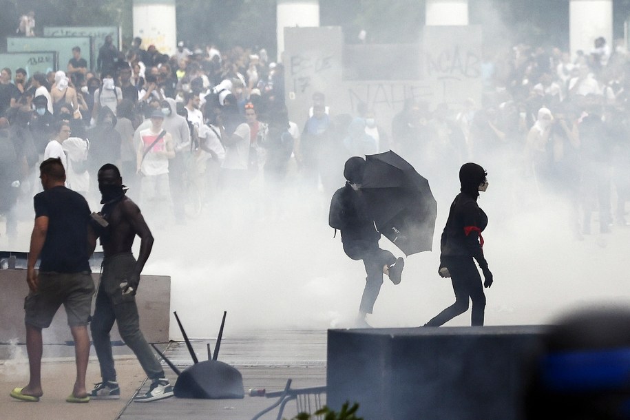 Zamieszki we Francji /YOAN VALAT  /PAP/EPA