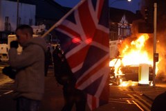 Zamieszki z udziałem katolików i protestantów w stolicy Irlandii Północnej