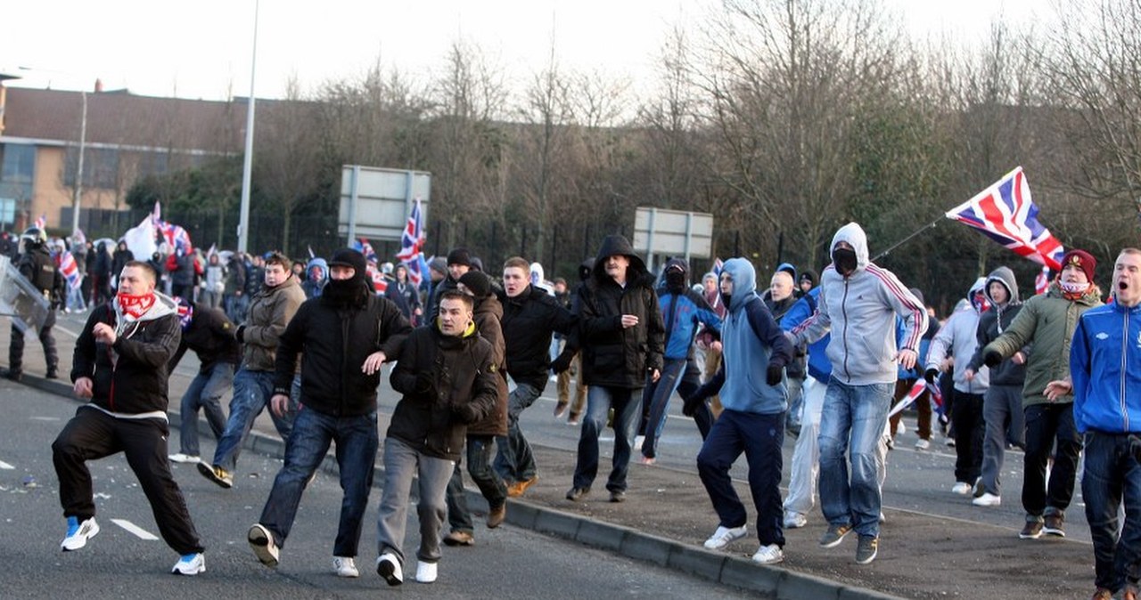 Zamieszki z udziałem katolików i protestantów w stolicy Irlandii Północnej