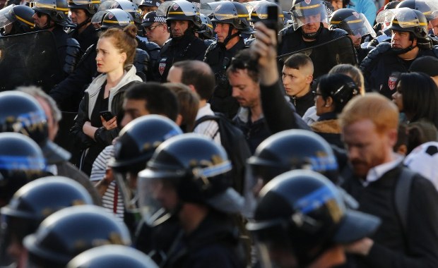 Zamieszki z udziałem kibiców w Lille, 4 kibiców deportowanych