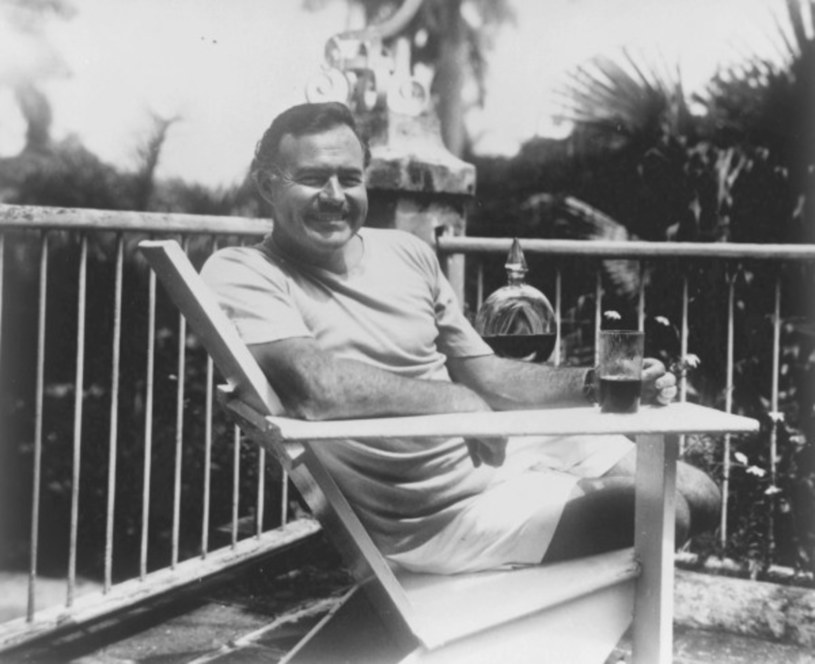 Zamiłowanie do trunków sprawiło, że Świerczewski znalazł wspólny język z... Ernestem Hemingwayem /East News