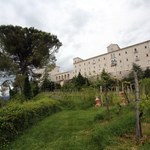 Zamkną kontrowersyjne świąteczne miasteczko na Monte Cassino