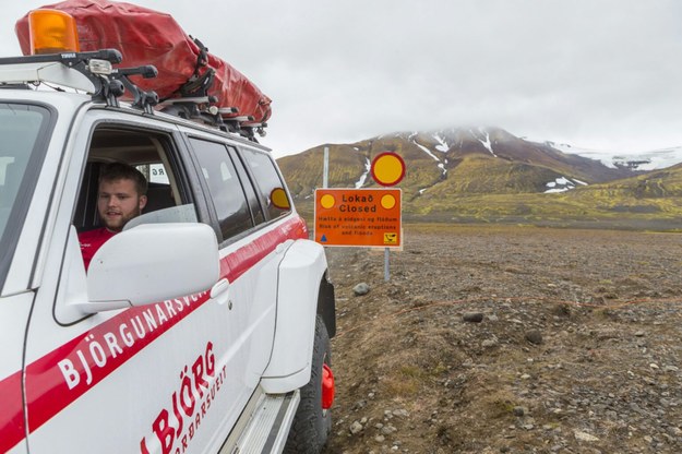 Zamknięta droga, prowadząca do lodowca Vattnajokull /VILHELM GUNNARSSON / FRETABLADID ICELAND /PAP/EPA