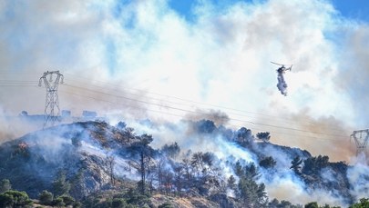 Zamknięte lotnisko, setki strażaków w akcji. Dramat zaczął się od pożaru auta