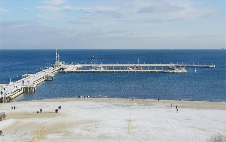 Zamknięte mola w Gdańsku i Sopocie. Ostrzeżenia IMGW, trudne warunki na drogach /Marek BAZAK / Zofia BAZAK /East News