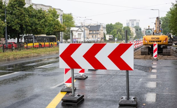 Zamknięte ulice, zmiany tras autobusów. Utrudnienia w Warszawie