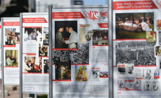 Zamknięto wystawę poświęconą Janowi Pawłowi II. Została dwukrotnie zniszczona