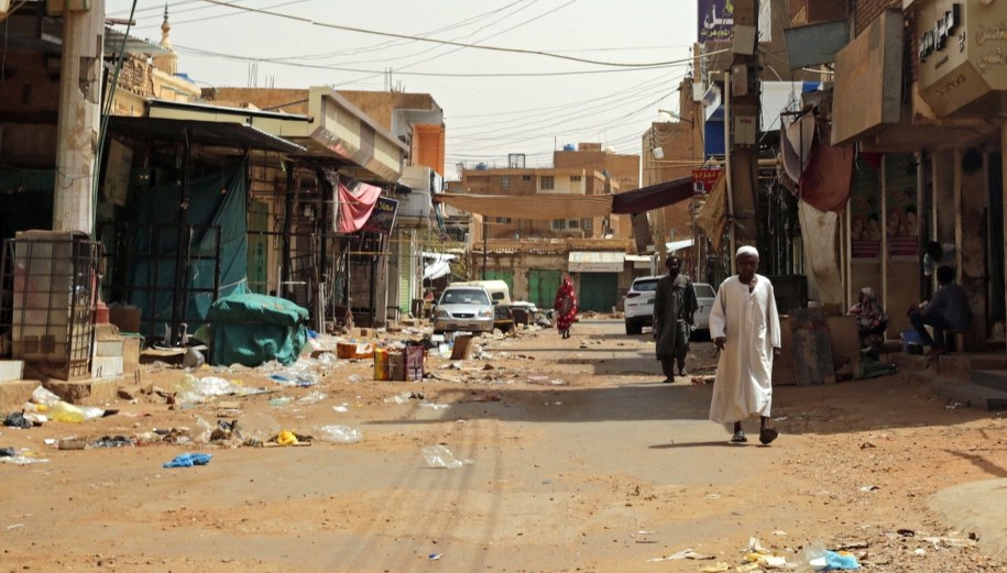 Zamknięty bazar w pobliżu Chartumy /MARWAN ALI    /PAP/EPA