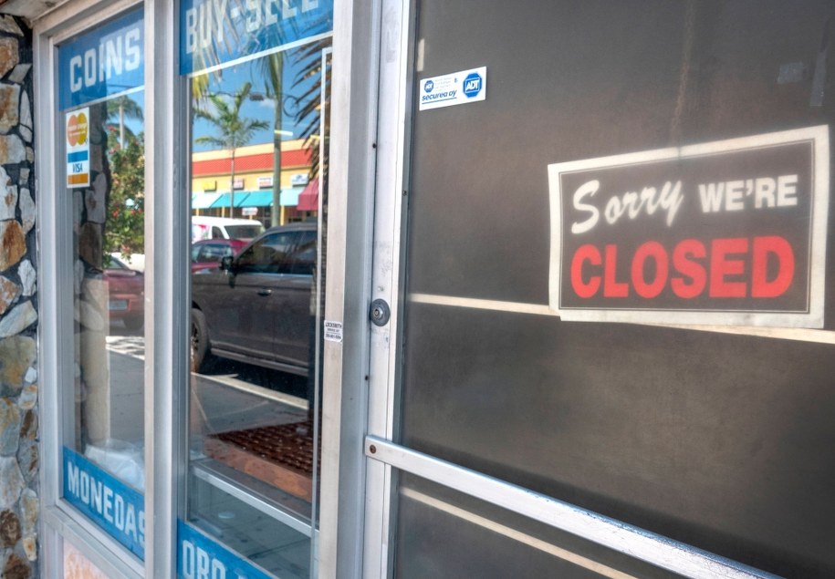 Zamknięty lokal na Florydzie /CRISTOBAL HERRERA /PAP/EPA