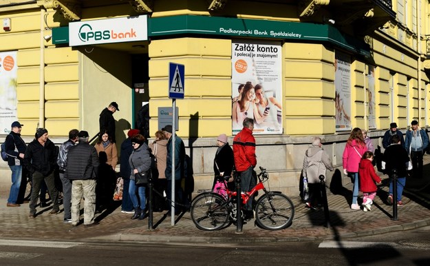 Zamknięty Podkarpacki Bank Spółdzielczy w Sanoku /Darek Delmanowicz /PAP