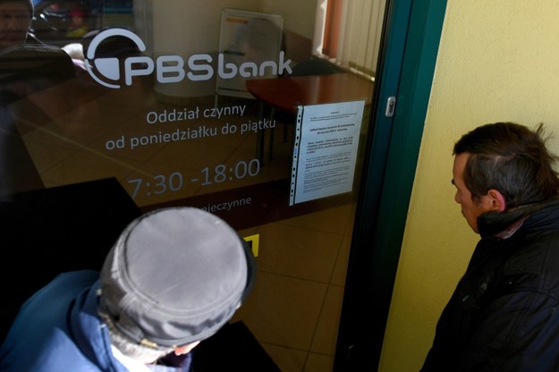 Zamknięty Podkarpacki Bank Spółdzielczy w Sanoku /Darek Delmanowicz /PAP