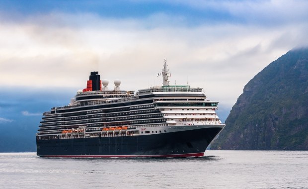 Zamknięty pokład i zgaszone światła. Luksusowy wycieczkowiec kontra piraci