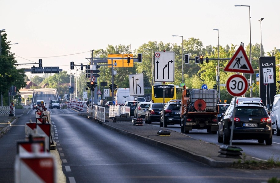 Zamknięty wiadukt Wuhlheide w Berlinie / 	Jens Kalaene    /PAP/EPA