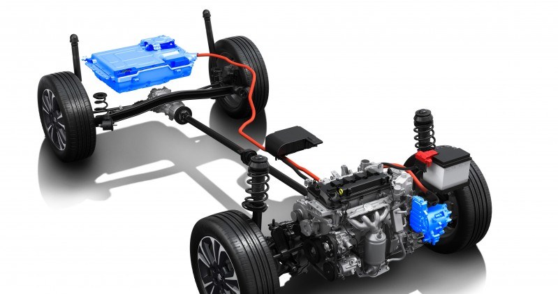 Zamontowana pod podłogą litowo-jonowa bateria o napięciu 140 V ma pojemność 0,84 kWh. Moc zespołu MGU wynosi moc około 24 kW/33 KM /Informacja prasowa