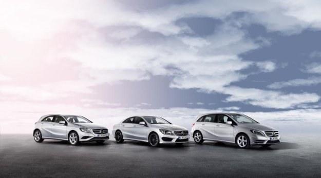 Zamówienia na nowe wersje małych Mercedesów już ruszyły; pierwsze egzemplarze pojawią się u dealerów we wrześniu br. /Mercedes