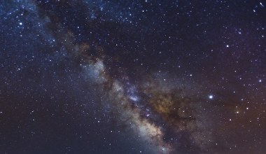 Zamrożone składniki życia odkryte po raz pierwszy poza Drogą Mleczną